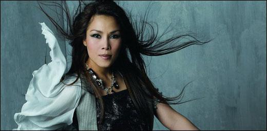 田震近照显憔悴 铿锵玫瑰田震红极一时急流勇