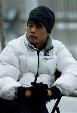 成家班韩春去世享年52岁 成龙悼念兄弟