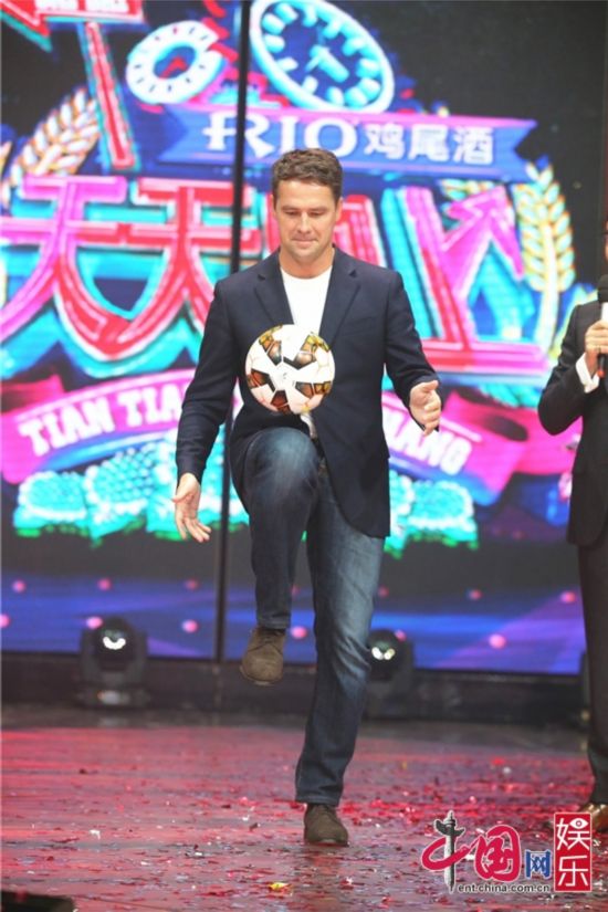 《天天向上》圣诞特辑:欧文孙继海上演中英最