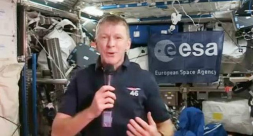 英国宇航员在太空打错电话 问对方这是地球吗