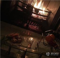  维多利亚晒全家福  小贝熟睡满脸糖果是小七干