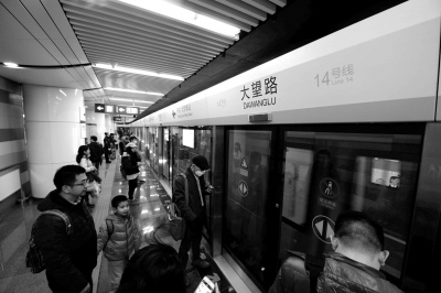 北京地鐵14號線中段與昌平線二期通車