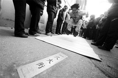 一尺大街地标亮相长度约30米 曾为京城最短