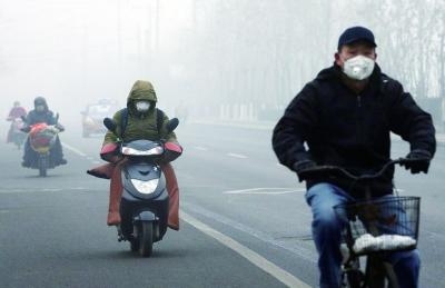 小伙儿被口罩刺伤脸 防霾利器为何成了伤人凶