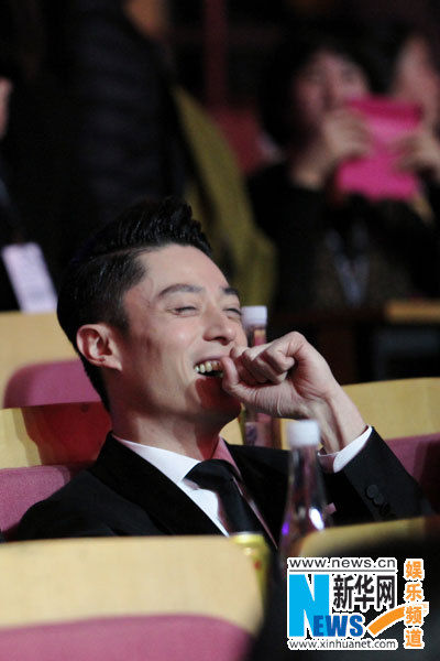 《国剧盛典》拆cp大战:靳东拉开王凯王鸥 金星