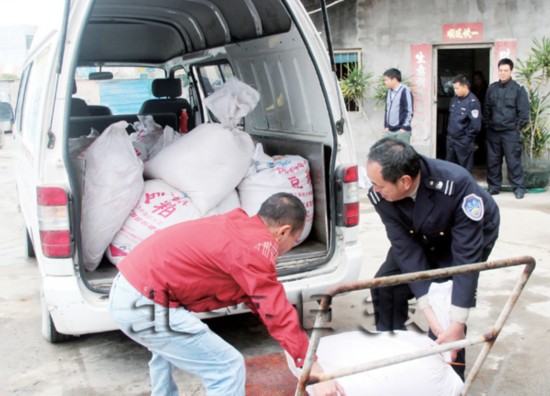 北海市海城区开展打击制贩假盐行动