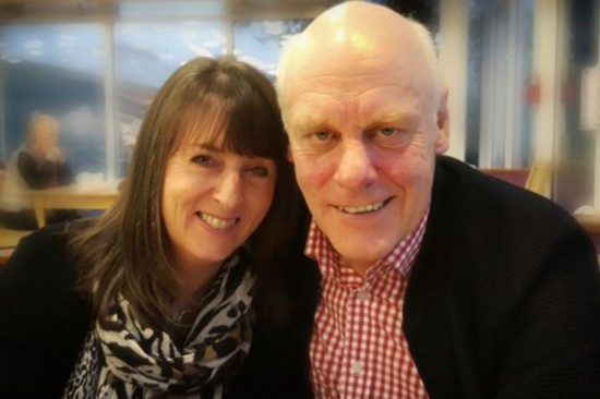 英女子遇车祸18年后寻到救命恩人:我能活下来