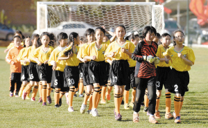 昆明首支青少年女足队成立