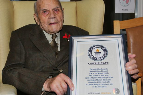 102岁老人获吉尼斯认证 成世界最年长伴郎(图