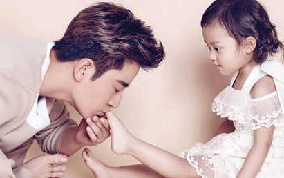 贾乃亮秀甜馨造型 揭萌娃甜馨奥莉等近照