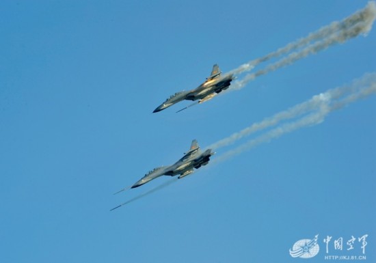 美军范儿!中国空军苏30战机空中加油照曝光(组