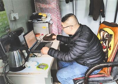 残疾小伙考一级建造师屡败屡战 申请延考试时