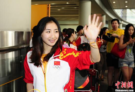 何雯娜被曝年收入超百万 奖金与商业活动是大