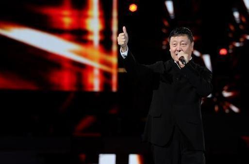 跨年晚会状况频出:孙燕姿靠摔倒证明是真唱