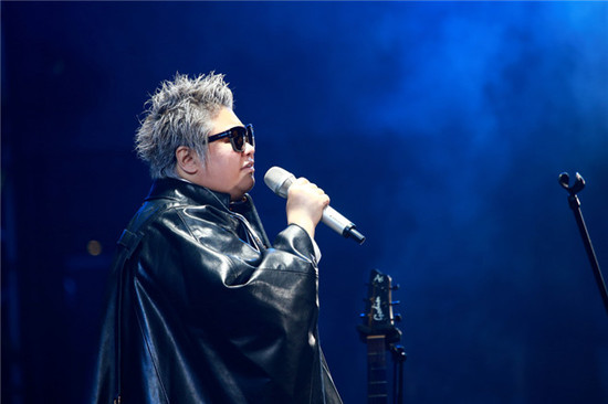 韩红个唱现场自曝初恋往事 写歌表白李延亮