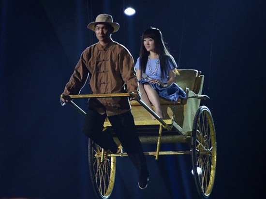 湖南跨年杨钰莹落单张信哲救场 钰莹婚史晦涩