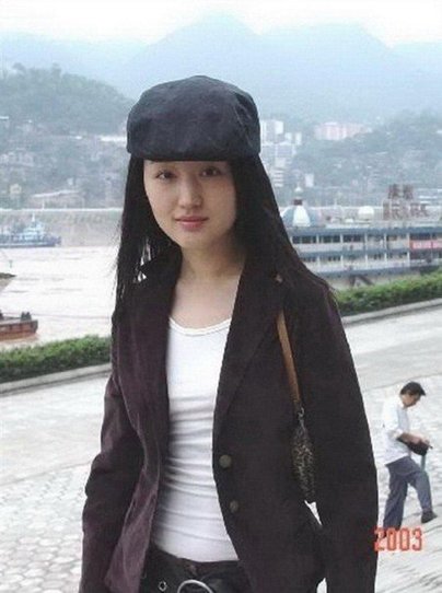 湖南跨年杨钰莹落单张信哲救场 毛宁吸毒杨钰莹婚史晦涩