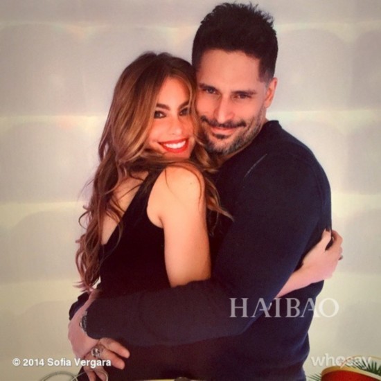 12��29��O��P�Үڥ�ù (Joe Manganiello) ���ͤ�A�����աP�U�[�� (Sofia Vergara) �bIns�WPo�F�@�i��H�˱K�۾֪��Ӥ��A�üg�D�G�����ڳ̷R���H�M�̦n���B�ͥͤ�ּ֡I�I�o�O�@���`��ϧگ��ƪ��k�H�A�����_�����ڤ��~�L�o�p�����n�C��