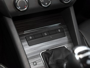 �Ϻ�����˹�´� ���� 2016�� 1.6L �Զ����а�