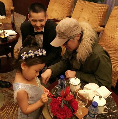 微博之夜后台花絮:馨爷遇上星爷!吴亦凡变女儿