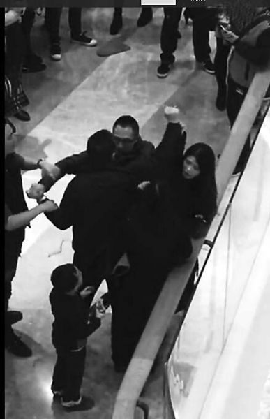 福州“东二环泰禾广场男人打女人”事件刷爆朋友圈--福建频道--人民网
