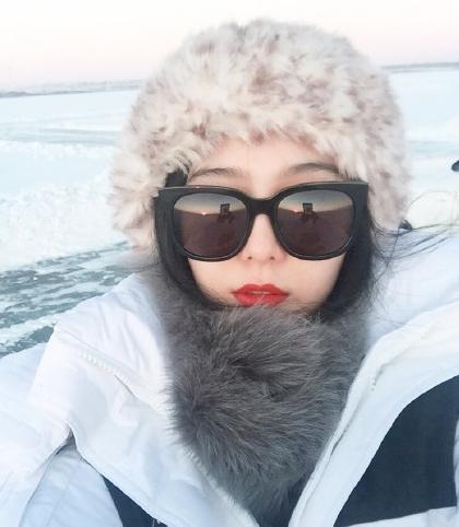 范冰冰自拍报平安 面色苍白惹人心疼与李晨同