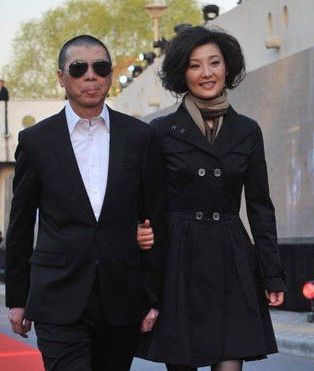 冯小刚大女儿曝光 前妻张娣不输徐帆冯
