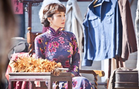 柳岩穿中国风旗袍 紧身透视显现玲珑身材