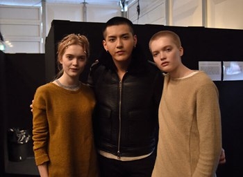 吴亦凡帅气走秀伦敦时装周 变身男模气场强大