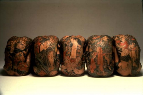 神秘的日本黑道文化 男女一起裸身刺青(图)