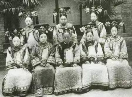 真实的清宫妃子都长这样 皇上您还想翻牌子么