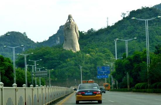 短命巨资巨型雕塑盘点：部分缺审批（图）ng28下载(图4)