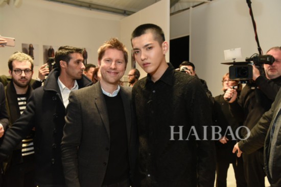 �d��Z�G�۳լf�Q (Burberry) �q���Z�x