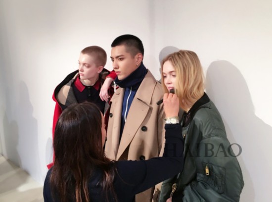 �d��Z�G�۳լf�Q (Burberry) �q���Z�x