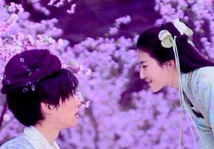 刘亦菲晒床照疑与宋承宪同居与胡歌十年之约却