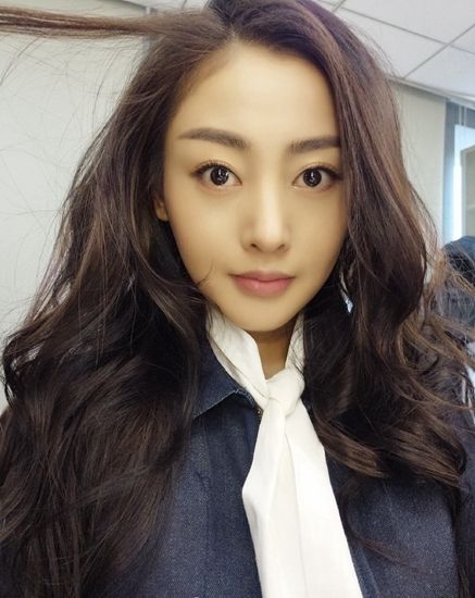 张天爱晒七连拍 现代装太子妃你出戏吗