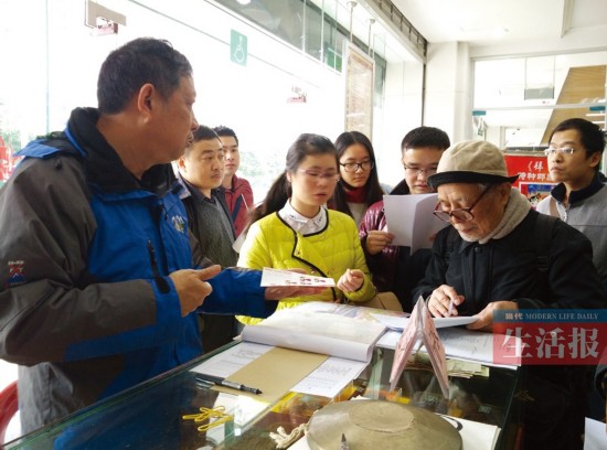 探访南宁三大邮票交易市场 同是生肖票身价相