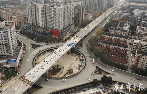 成都府青跨线桥20日完工 出城交通压力将缓解