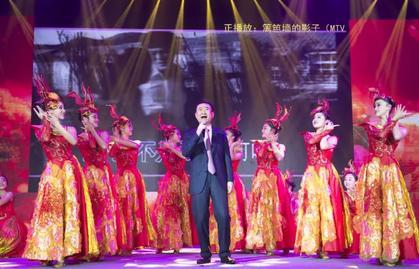 王健林年会献唱3首歌 网友听完表示中国企业界