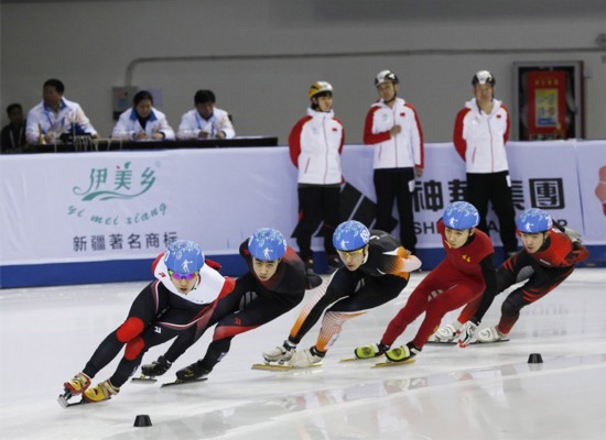 十三冬短道速滑开赛(高清组图)