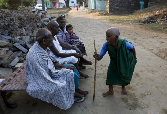 印度低种姓教徒无权进寺庙 纹身明志(高清组
