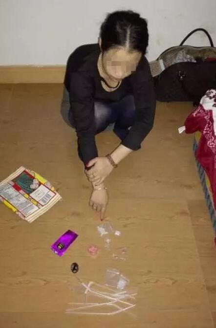 宁德90后母亲忙吸毒 1岁多孩子饿得在家吃纸张