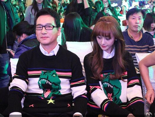 郑爽与爸爸合体不看重胡彦斌长相 爽爸甩胡彦