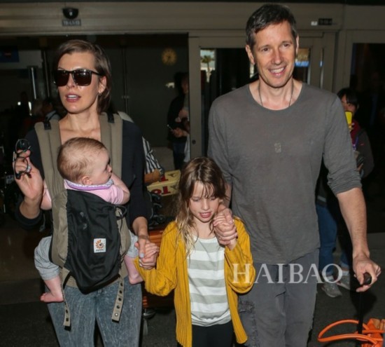 �̩ԡP��U���_ (Milla Jovovich) �M�V��Paul W. S. Anderson�H�Ψ�Ӥk���F�����F����