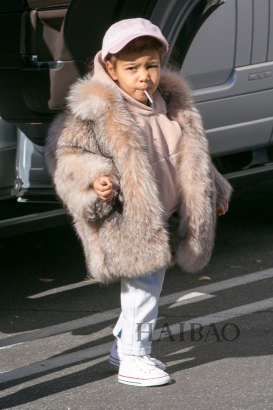 үSgPd (Kourtney Kardashian) aMasonBPenelopeBյPS (North West) bnܶ~X
