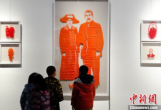 高清:千幅历史故事剪纸济南展出