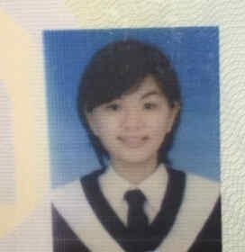 穿着学士服的证件照掀起热烈讨论,也引来网友恳求"想看特写的毕业照"