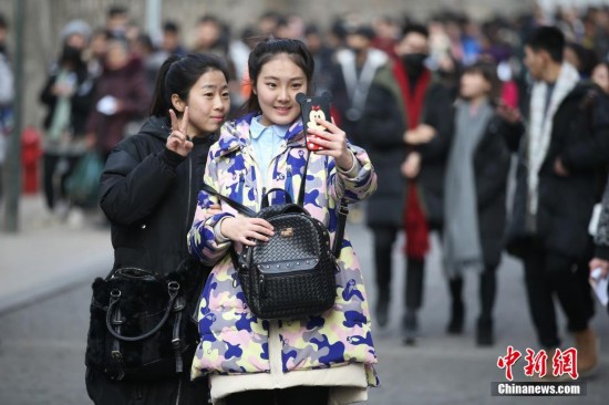 南京艺术学院迎艺考高峰 帅哥靓女齐亮相