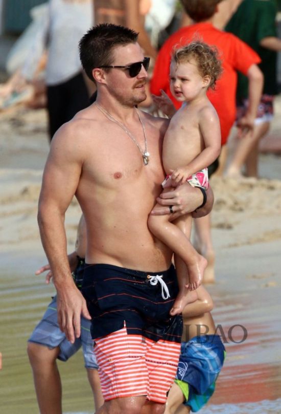 P (Stephen Amell) MdlCassandra Jean akMavib䪱A
