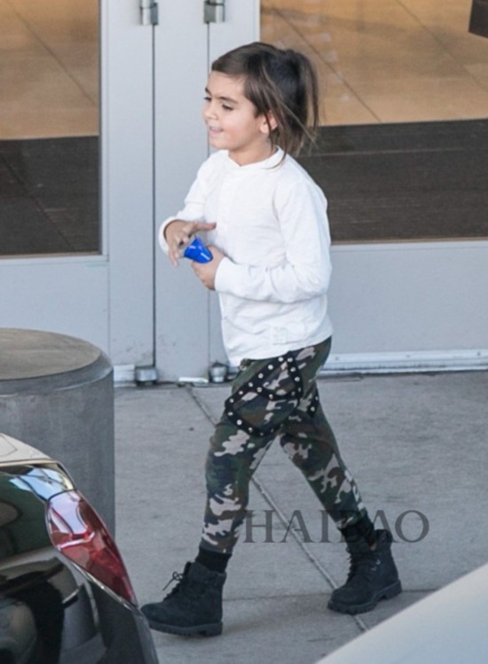 үSgPd (Kourtney Kardashian) aMasonBPenelopeBյPS (North West) bnܶ~X